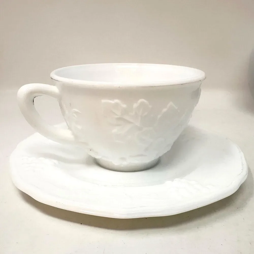 Vintage Indiana Colony Harvest Grape White Milk Glass 14pc Dinnerware Tea Set